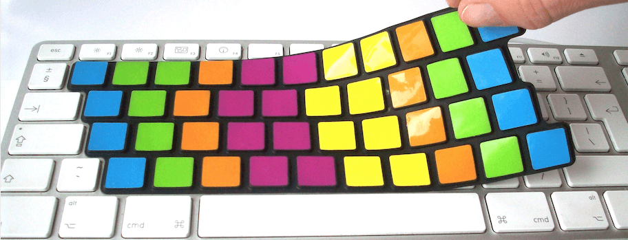 SkinnyTypehelp model Ultraslim op een toetsenbord wordt eenvoudig verwijderd met twee vingers